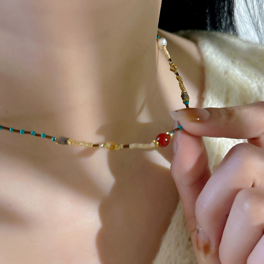 ミニマリストのカラフルなエスニックスタイルのビーズネックレス